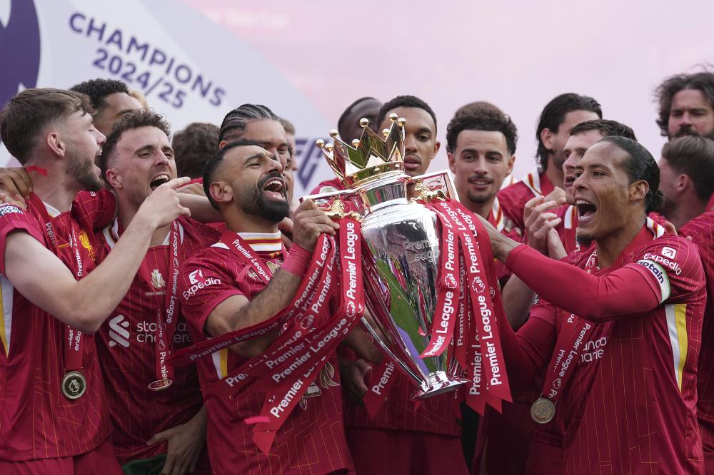 卡洛斯：C罗是所有球员的榜样；相比小罗我更爱去大罗的派对