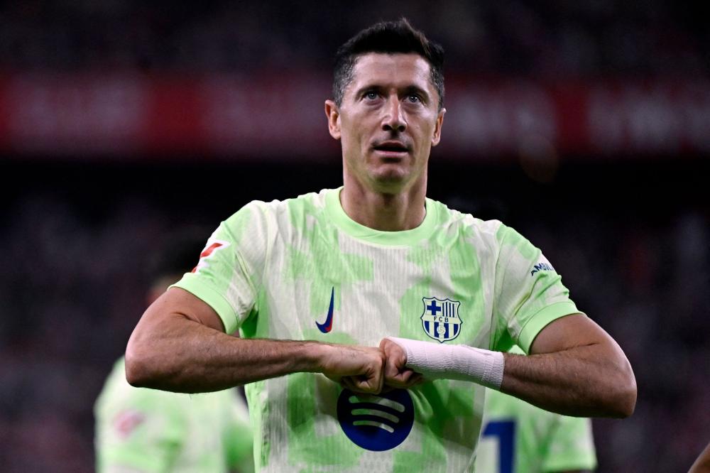 首发出战圣保利！诺伊尔追平伊梅尔并列德甲门将出场榜次席