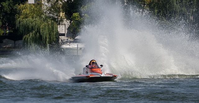 路面湿滑 路面湿滑